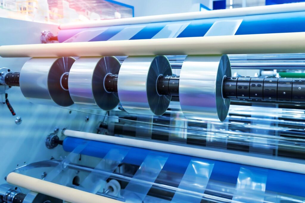 フィルム製造ラインのシリンダー部（工場ラインの静電気対策用途例）