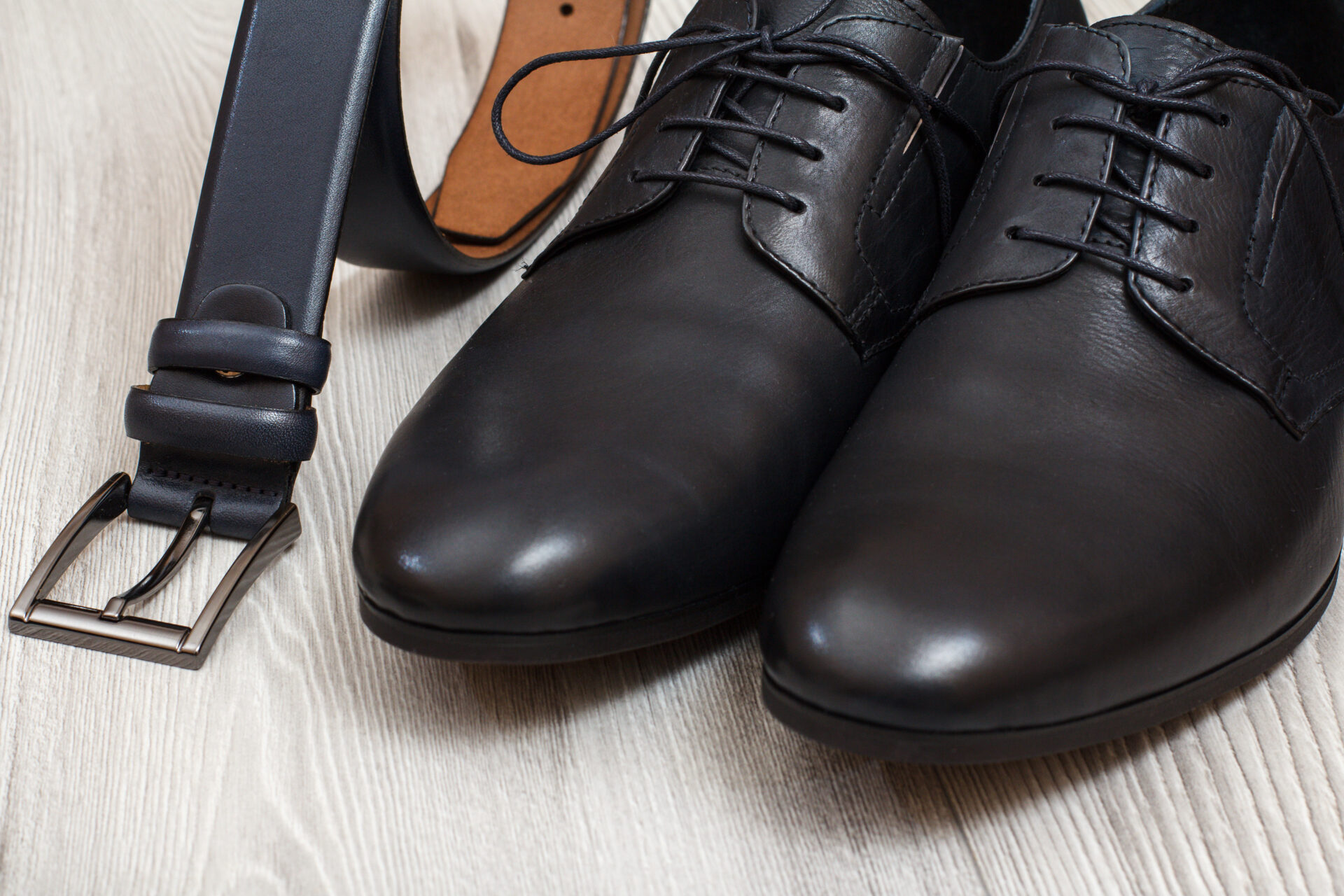 Application example of rubber impregnated nonwoven fabric (core material for shoes, bags, and belts, as well as packing and sealing materials)