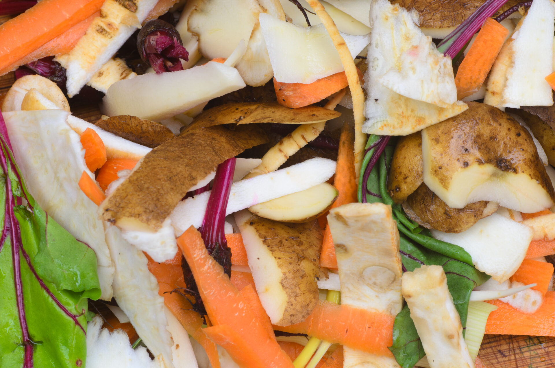 Collected food waste shown in a processing environment (use case for odor protection in waste-handling work)
